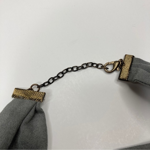 3/$30 Free People | Gray Daisy Jane Suede Choker - Picture 4 of 4